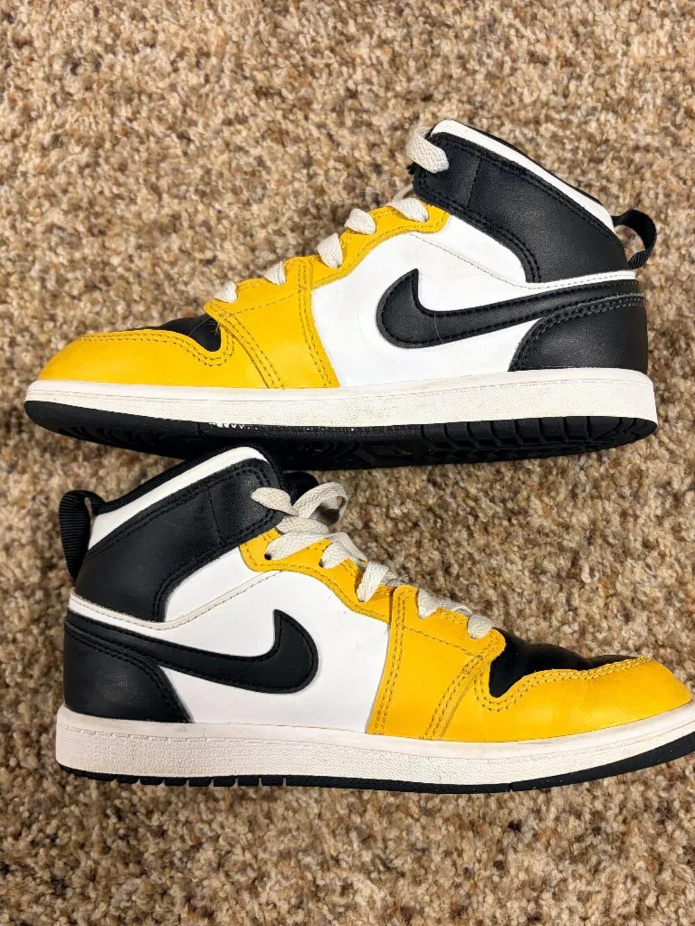 Kids Nike Air Jordan Mid 1 Sneakers Preowned - White/Black/Gold - Size 2Y - 2205